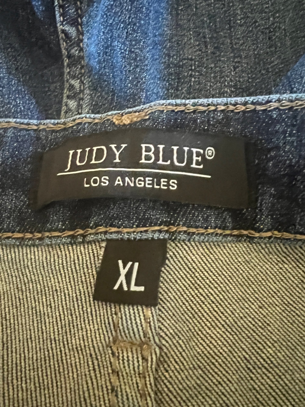 Judy Blue XL Dark Wash High Rise Distressed Raw Hem Denim Shorts - Picture 4 of 7
